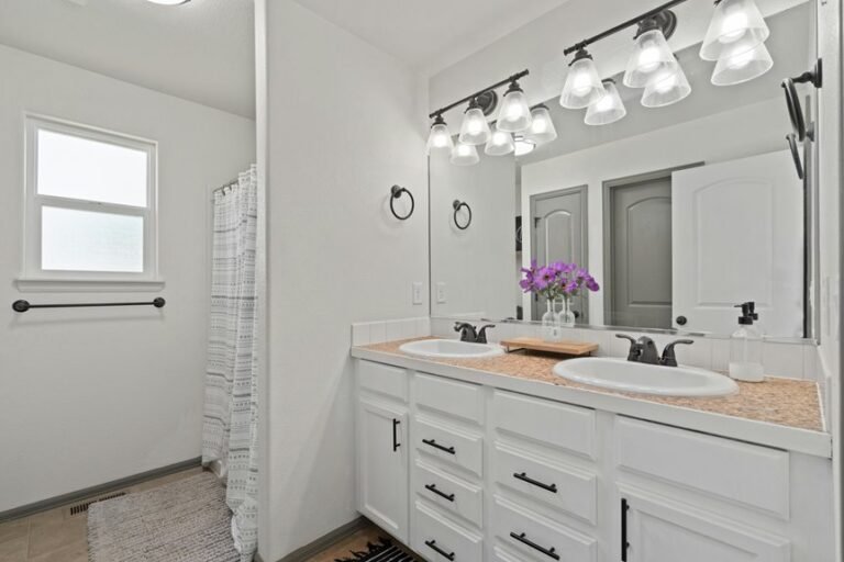 choose bathroom vanity light